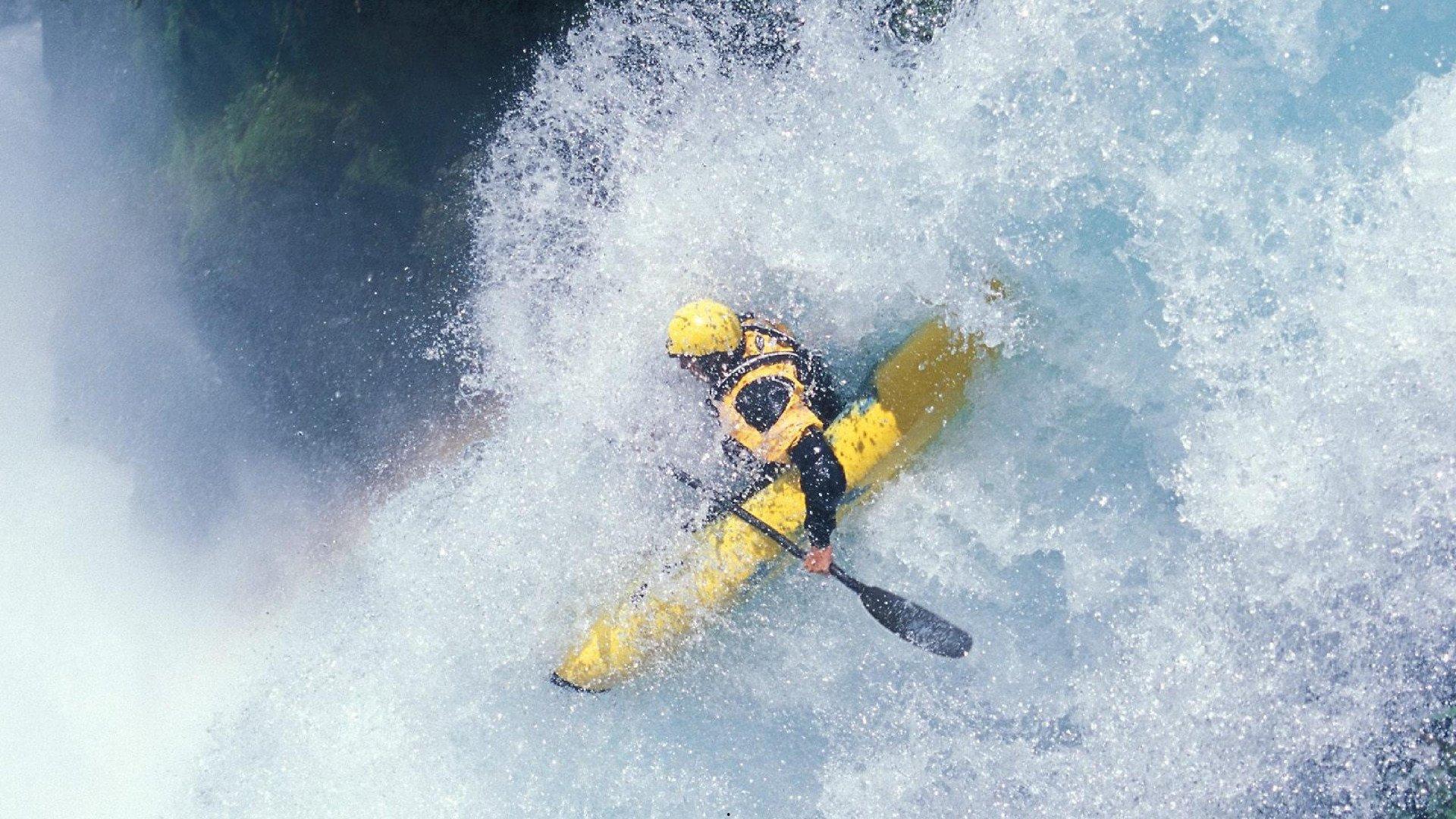 中国冰壶队世锦赛首战告捷 新锐组合展现强劲实力
